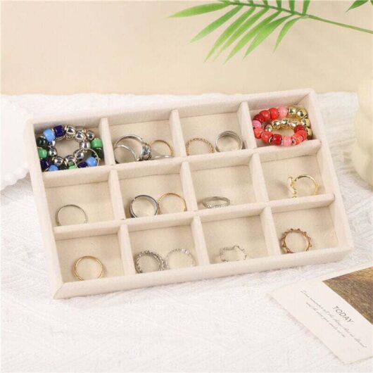Beige storage tray with 12 compartments, 21.3 x 12.4 x 2.4 cm 1 large velvet jewelry storage box suitable for rings