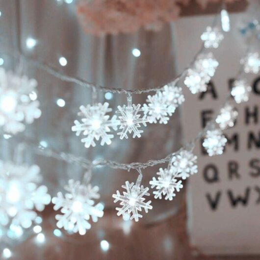 Christmas string lights, snowflake design, 19.6 feet, 40 LEDs, battery operated, waterproof, for garden, patio, bedroom